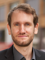Steffen Kreye ist Experte für die Entwicklung von industriellen Zellkulturprozessen. Diese Kenntnisse konnte er in der biopharmazeutischen Industrie u.a. als Laborleiter bei einem großen internationalen Konzern erlernen und vertiefen. Steffen Kreye