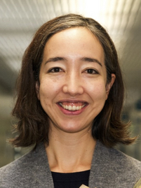 Mia Terashima Eine Professorin freut sich auf Sie!
