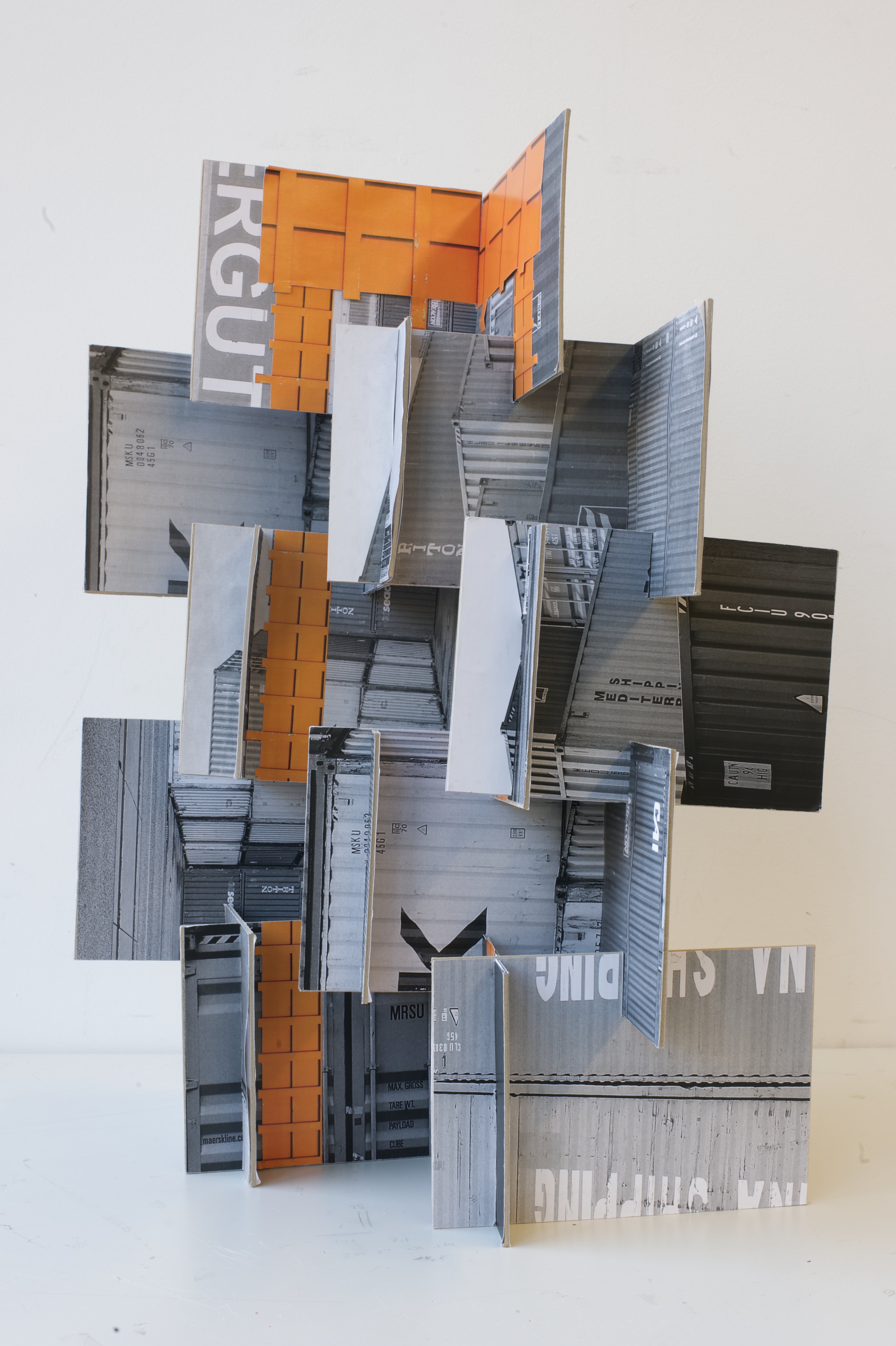 B01_House_of_Cards_Gehrke___Ewald_WS19-20