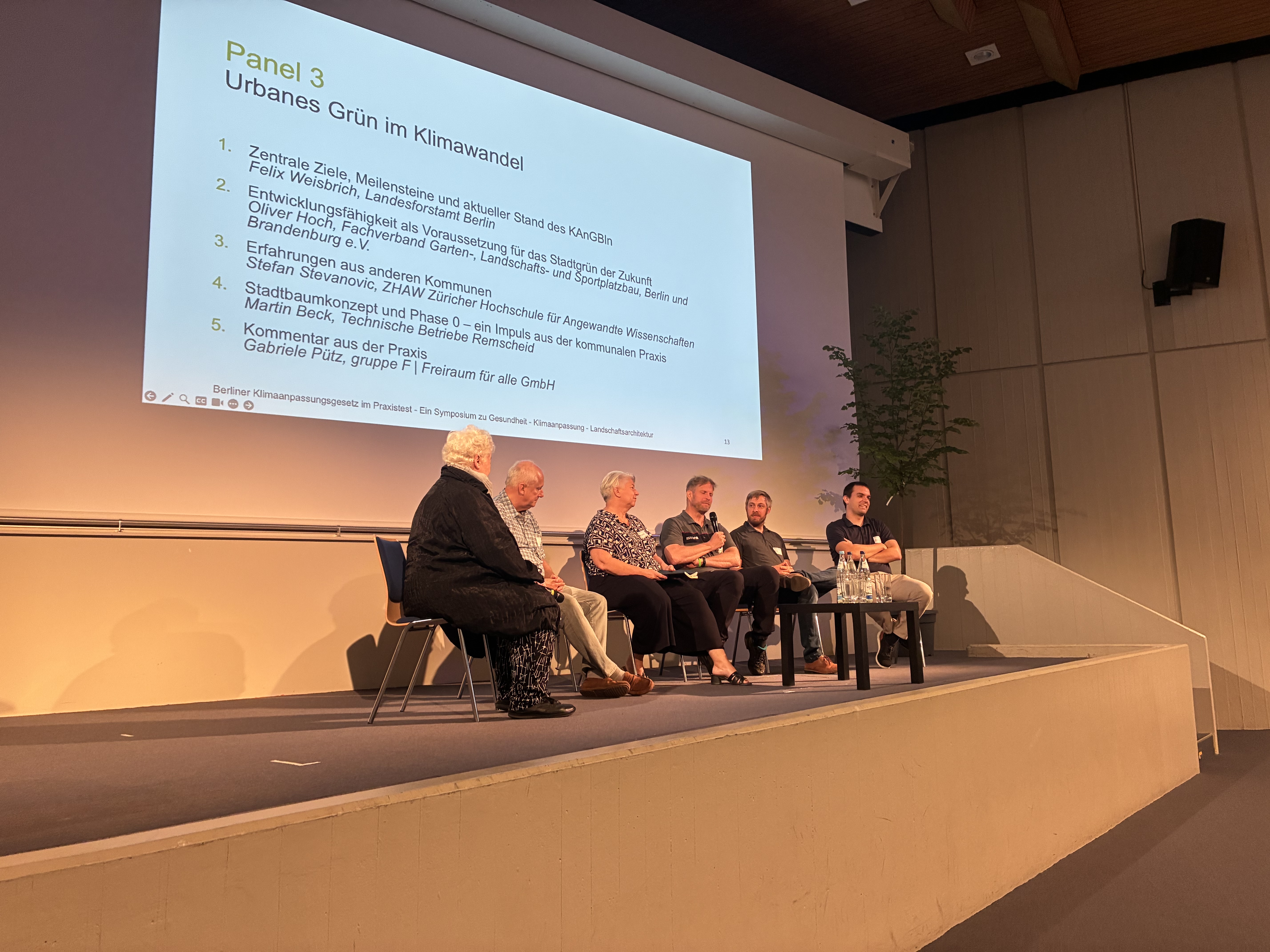 Podium_Panel_3-1